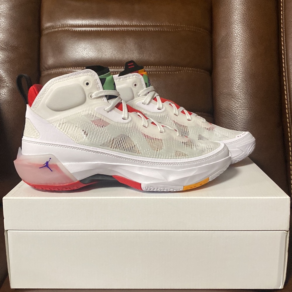 Jordan AJ XXXVII White/True Red-Light Silver